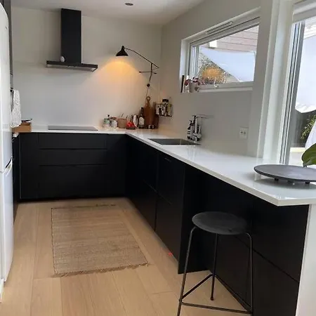 شقة Vertikaldelt Tomannsbolig Til Leie
